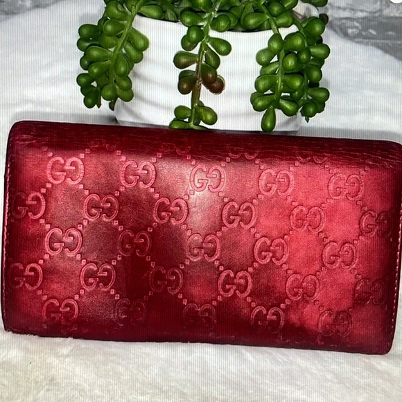 GUCCI RED GUCCISSIMA LEATHER LOVELY HEART CONTINENTAL WALLET ON CHAIN. - Picture 5 of 13